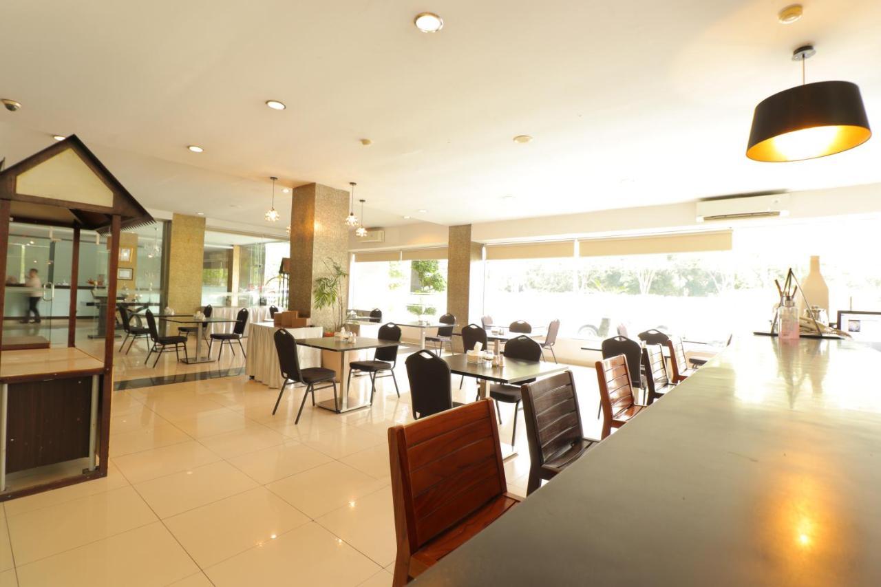 Saka Hotel Medan Sunggal Ngoại thất bức ảnh
